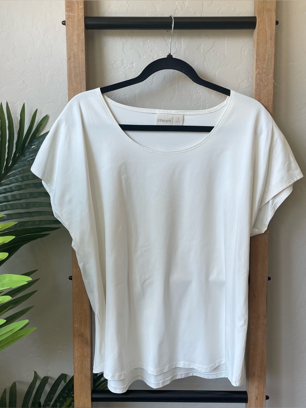 Chico's White Scoop Neck Short Sleeve Top